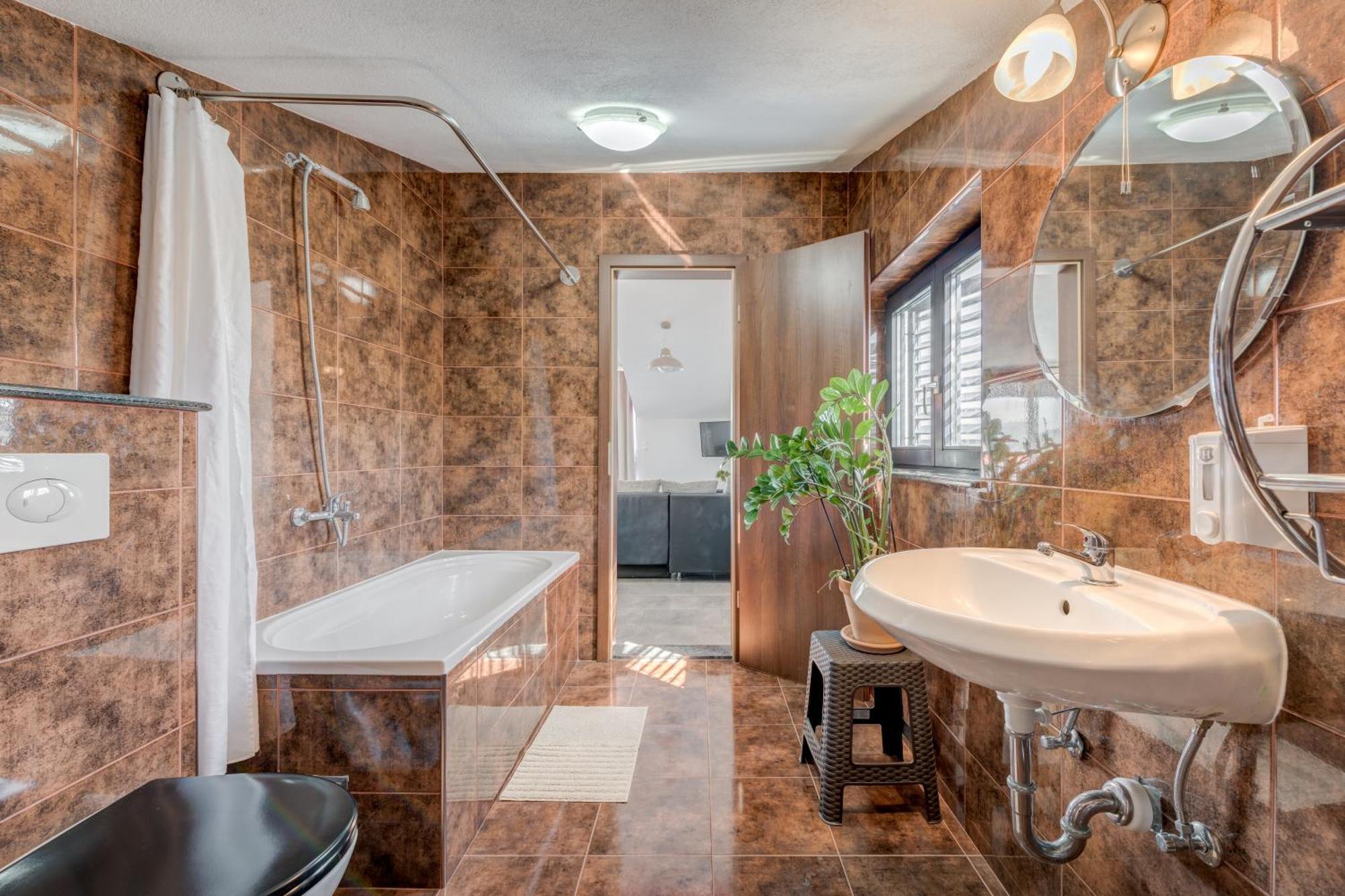 Deepwater House Apartment Slatine Ngoại thất bức ảnh