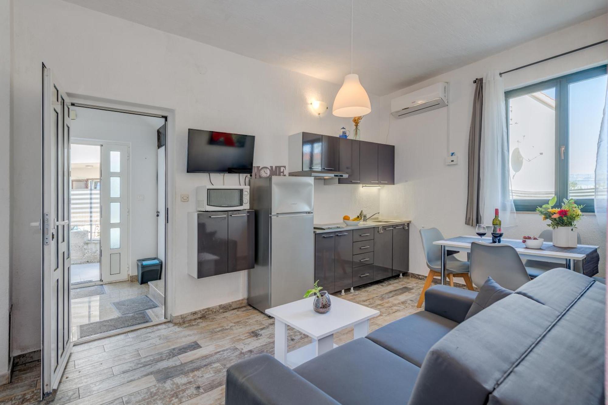 Deepwater House Apartment Slatine Ngoại thất bức ảnh